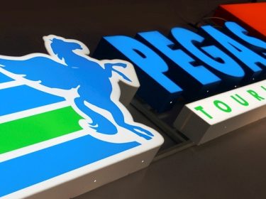 Вывеска пегас туристик
